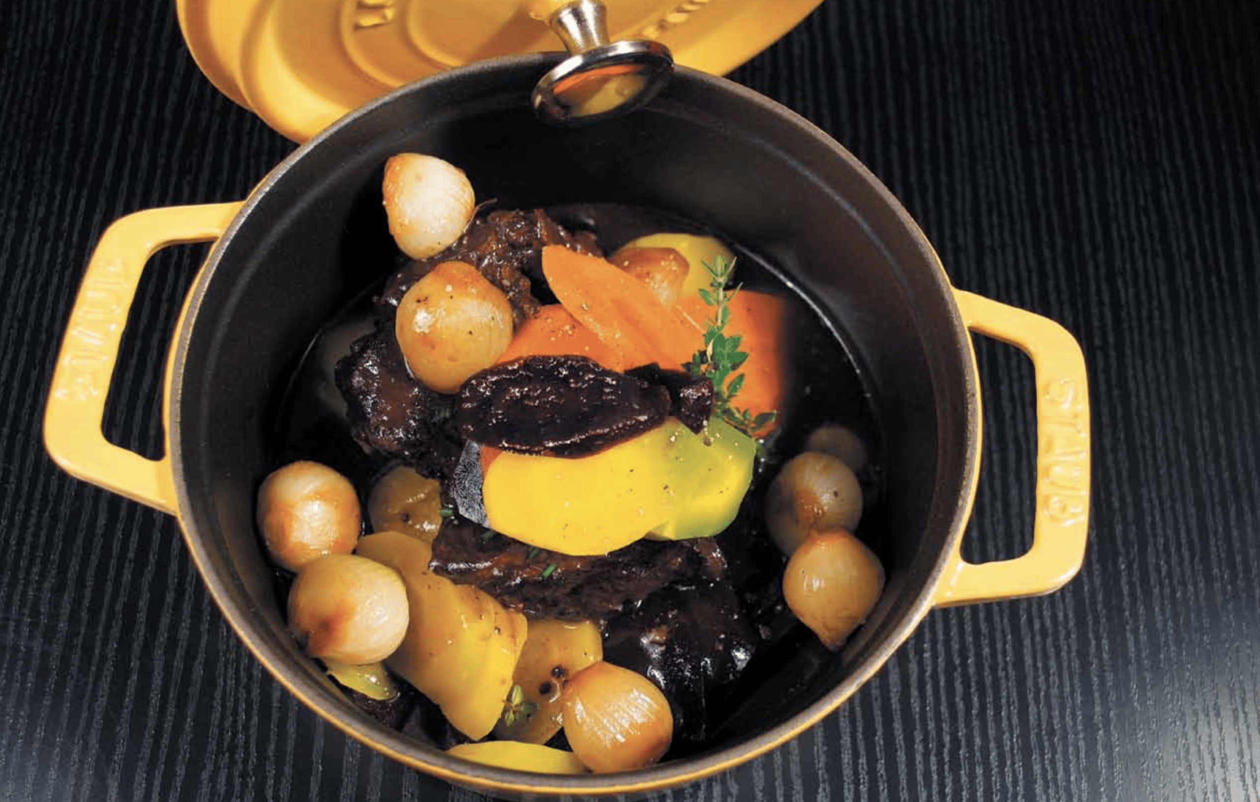 épaule De Chevreuil En Cocotte Sans Marinade Épaule de chevreuil au vin de Bourgogne en cocotte, carottes et oignons -  Euro-Toques France
