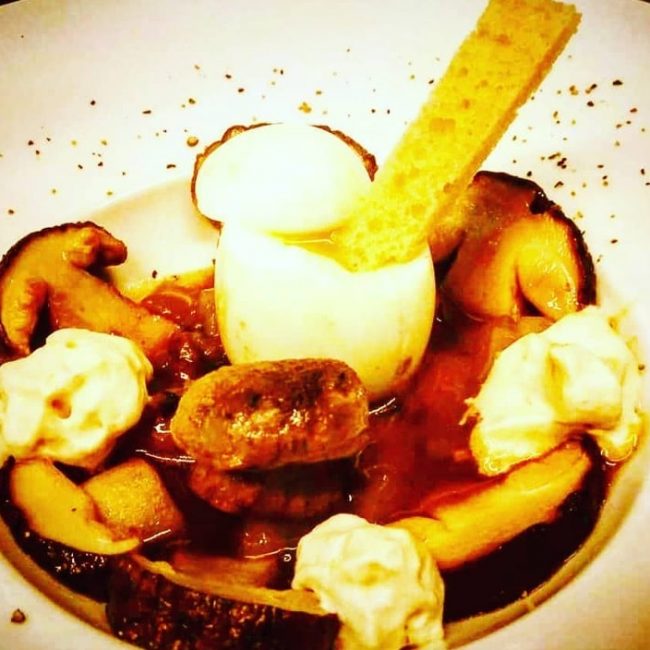 Oeuf mollet et sa fricassée de cèpes des ‘Aveyron, espuma de jus de truffes