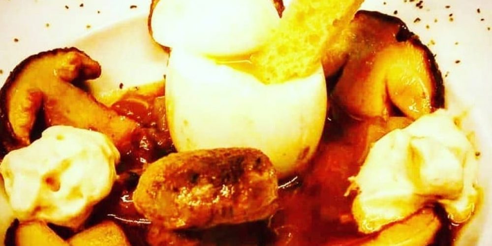 Oeuf mollet et sa fricassée de cèpes des ‘Aveyron, espuma de jus de truffes