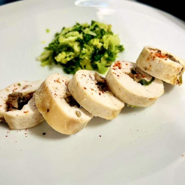 Ballotines de volaille d’automne à la crème de cresson et embeurrée de chou vert