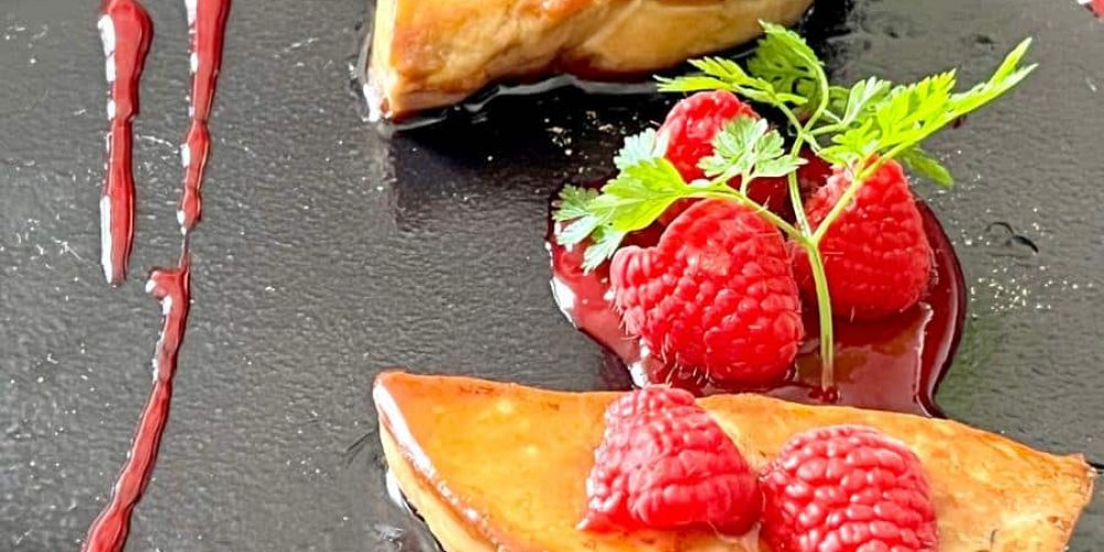 Foie gras poêlé autour de la framboise
