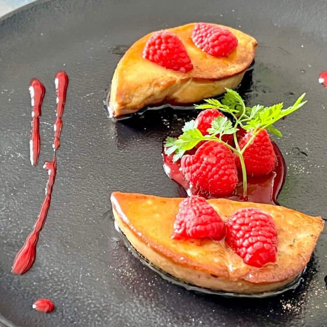 Foie gras poêlé autour de la framboise