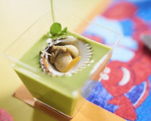 Crème de petits pois et coques