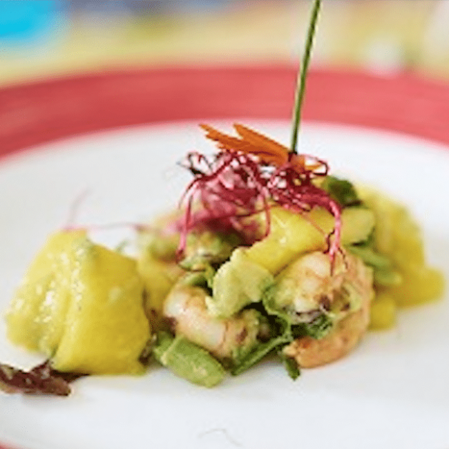 Salade de crevettes, mangue et avocat aux parfums d’Asie