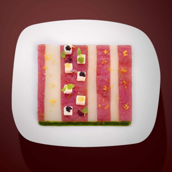 Carpaccio de thon rouge et daïkon acidulé, mousseux de raifort