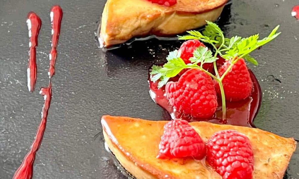 Foie gras poêlé autour de la framboise