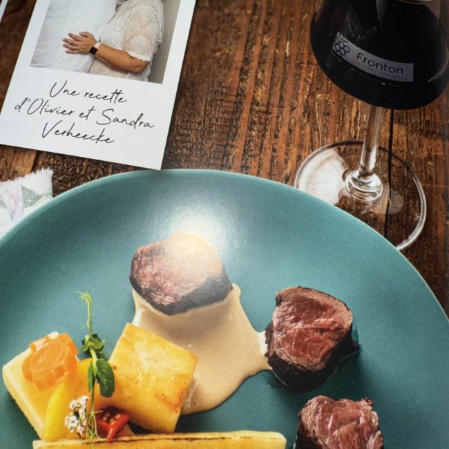 Mignon de sanglier mariné à la Négrette, crème d’ail noir, polenta crémeuse et petits légumes croquants