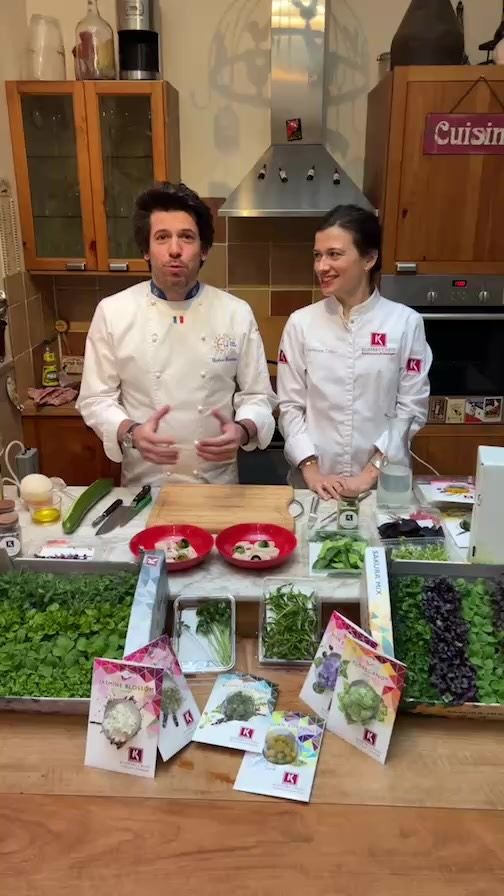 Les micro-pousses ce ne sont pas seulement des Toppings , elles sont au service même de vos recettes.
Merci @koppertcressfrance et @nicolasbreneliere pour ce live remplie de fraîcheur.
.
#micropousses🌱 #live #liveinstagram #saveur #recette #chef #vert #environnement #food #foodporn