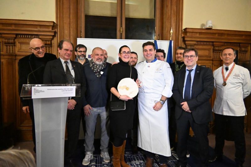 Image for the Tweet beginning: Un immense bravo à Cindy