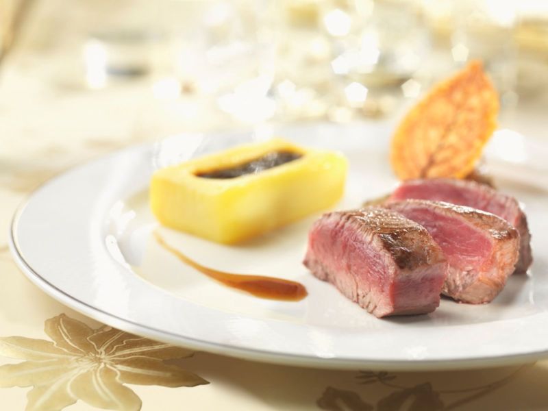 Image for the Tweet beginning: 🦌Le chef @genelettiphilip nous prépare